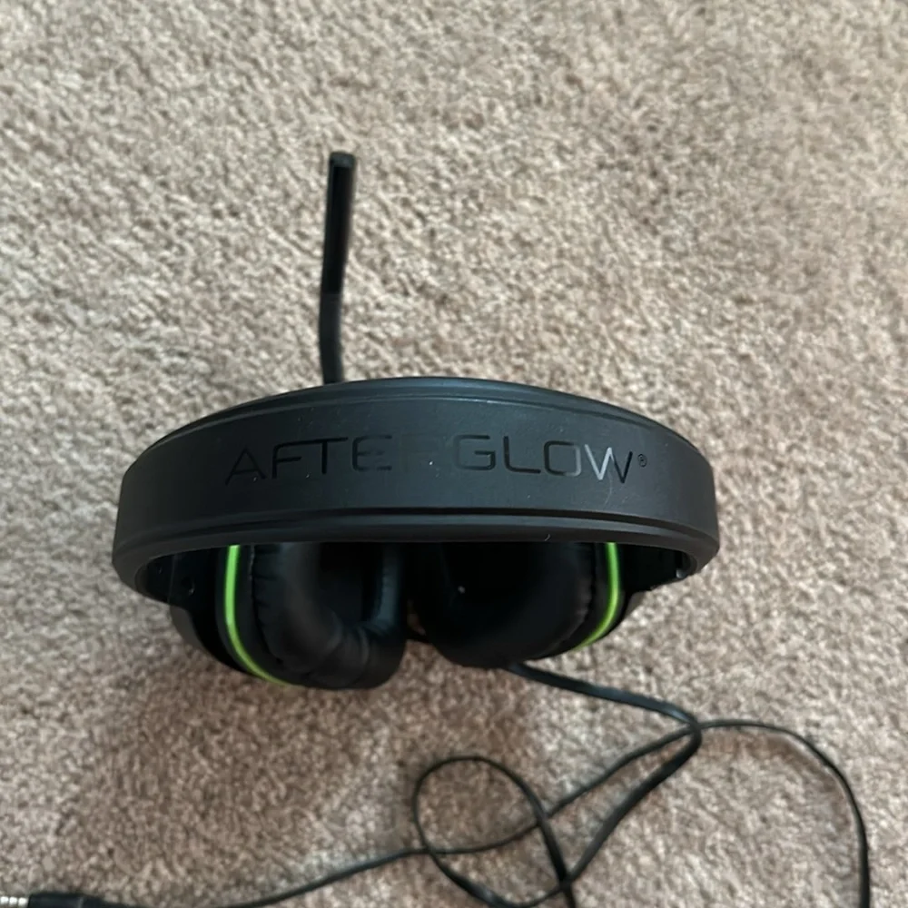 Xbox one afterglow headset like new